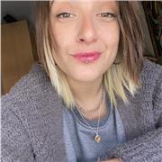 Soy una chica muy activa y ingeniosa, además de simpática y con mucha paciencia